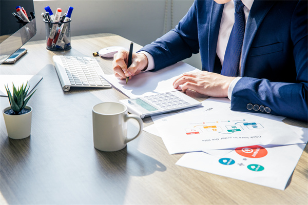 管理咨詢在數字時代的重要性：洞察趨勢、擁抱變革