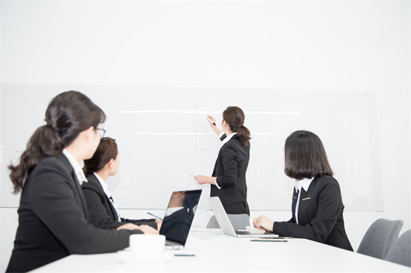 「精益生產咨詢」如何提高員工滿意度和生產力？