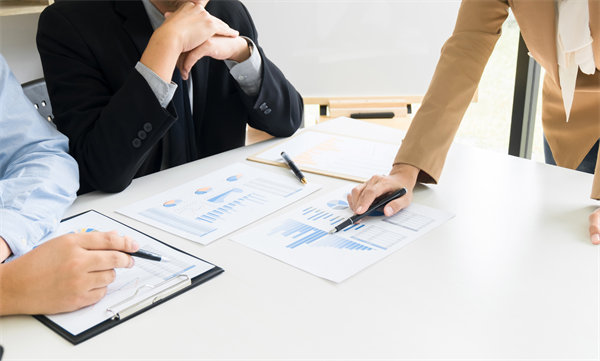 領導力發(fā)展與績效管理：培養(yǎng)領導力，推動組織成功