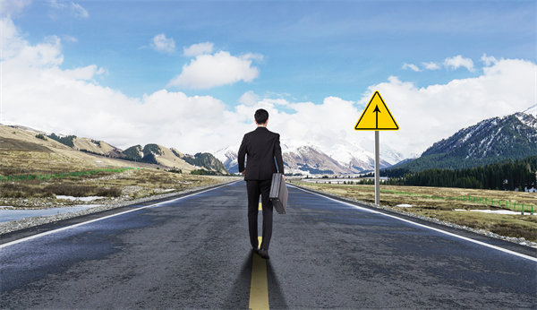 戰(zhàn)略眼光：洞察市場(chǎng)趨勢(shì)，搶占先機(jī)引領(lǐng)未來(lái)