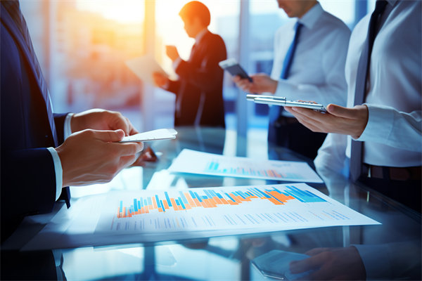 集團管控模式：多元化、集中化與分權化的比較與選擇