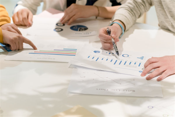 精心部署企業(yè)年度經(jīng)營計劃，明確發(fā)展方向，提升效率