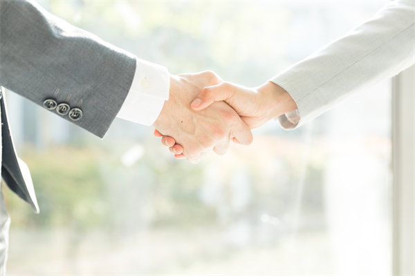 在戰(zhàn)略規(guī)劃實施中，如何確保資源有效配置與利用？