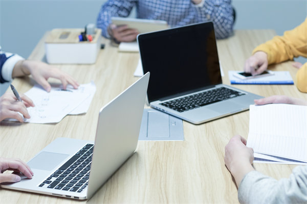 面對數字化轉型，組織規劃應如何融入新技術元素？