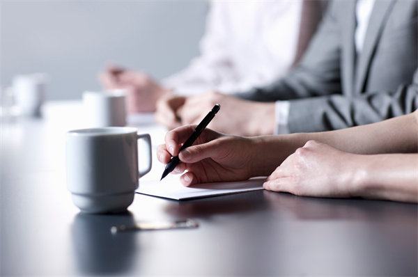 如何平衡集團與子公司利益，實現共贏發展？