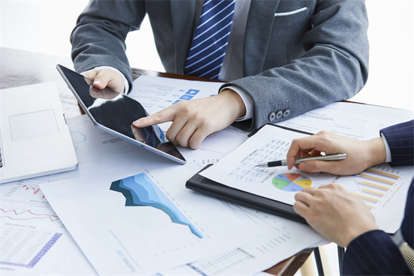 薪酬管理如何平衡內部公平與外部市場競爭力？