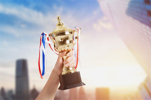 面對經(jīng)濟(jì)波動，企業(yè)應(yīng)該如何靈活調(diào)整薪酬策略？