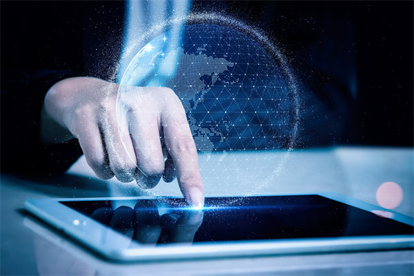 智能制造系統中，如何有效集成并管理多種自動化設備？