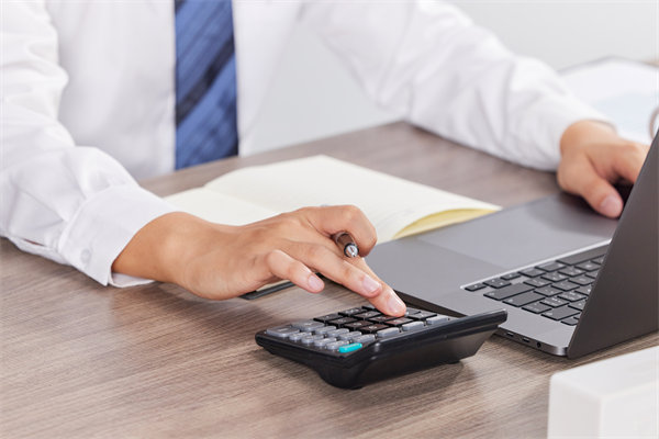 如何建立高效預(yù)警系統(tǒng)，及時(shí)應(yīng)對(duì)預(yù)算超支風(fēng)險(xiǎn)？