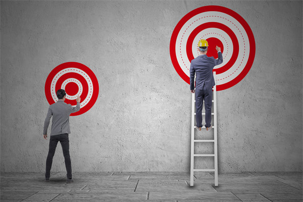 在薪酬體系構(gòu)建時，如何確保公平性，同時滿足員工期望？