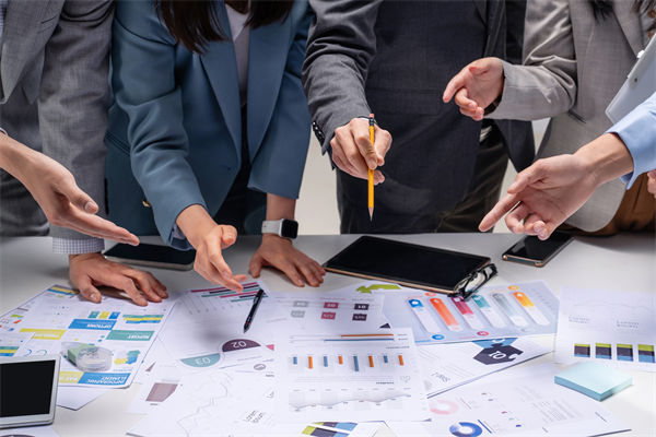 在跨部門預(yù)算協(xié)調(diào)中，如何克服溝通障礙，達成共識？