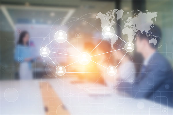 組織規(guī)劃中，如何確保戰(zhàn)略方向與市場需求一致？