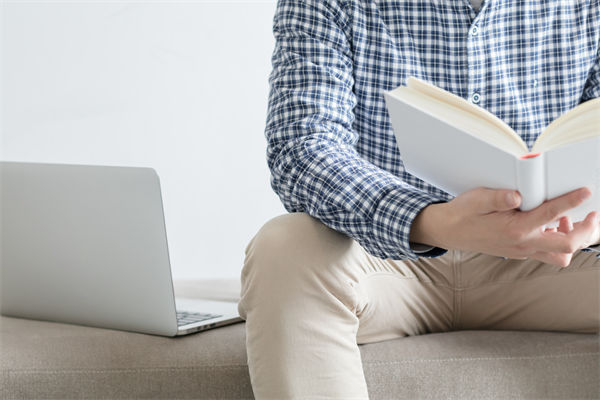 面對(duì)市場(chǎng)快速變化，組織規(guī)劃如何保持靈活性與前瞻性？