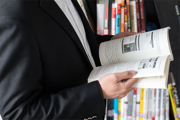 在快速變化的市場中，集團管控如何保持靈活性？