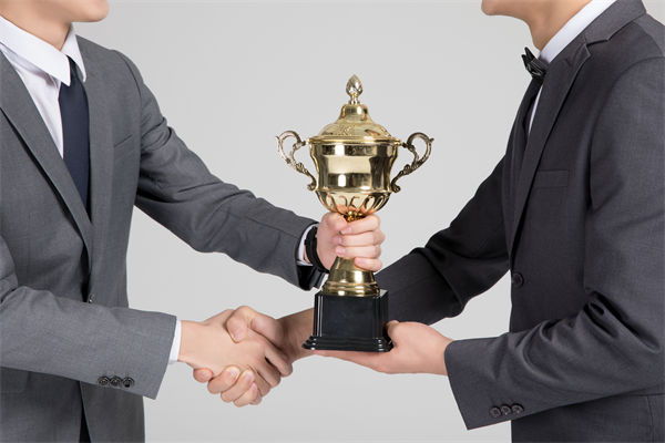 在薪酬談判中，如何把握員工的心理預(yù)期和企業(yè)底線？