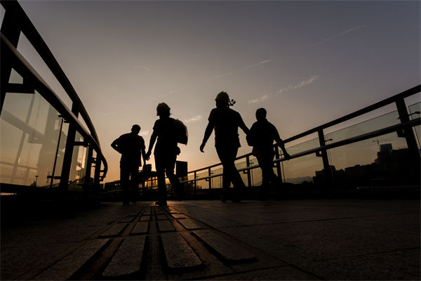 跨部門協作在精益生產推進中的障礙與破解之道是？