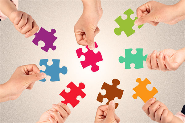 集團(tuán)管控中，如何建立有效的內(nèi)部溝通機(jī)制以促進(jìn)協(xié)同？