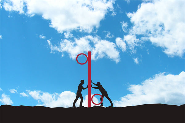 在全球化背景下，企業如何構建競爭優勢的戰略框架？