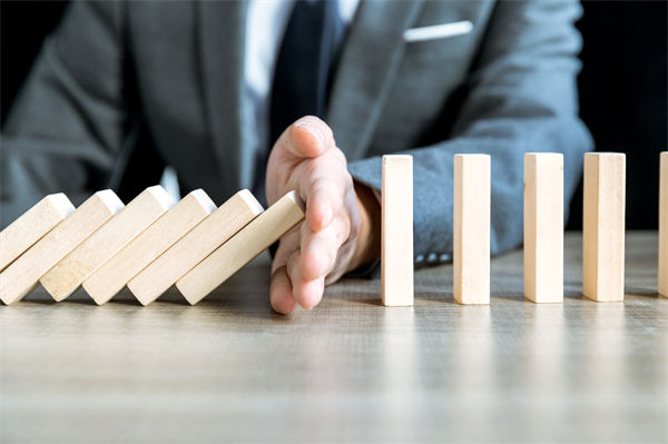 怎樣評估，年度經營計劃的實施效果與預期是否一致？