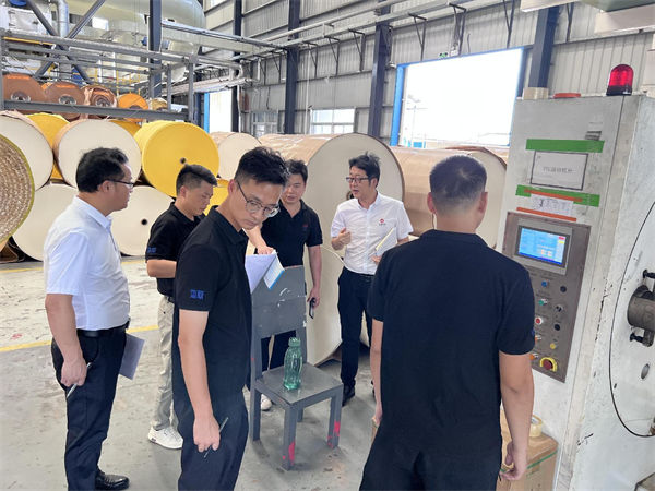 正睿老師深入企業生產一線