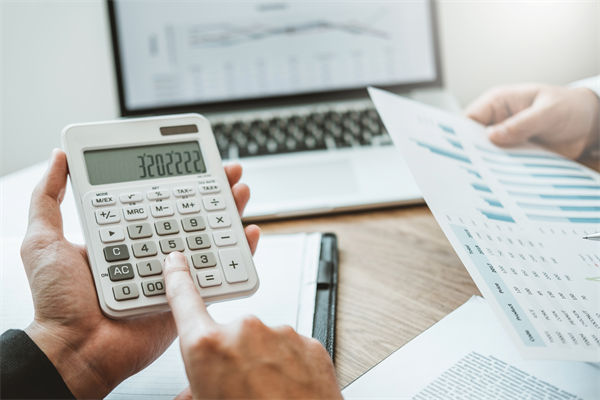 預算管理不善，會給企業帶來哪些潛在的財務風險？