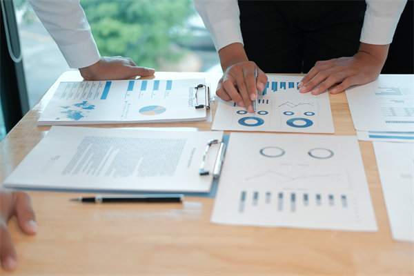 在薪酬績效管理中，如何融入員工個人發展計劃？