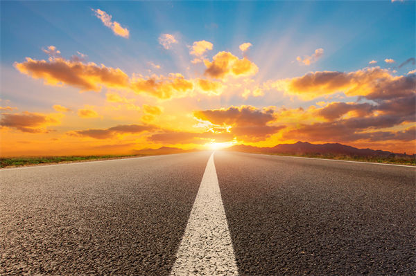 兩會(huì)熱議破解企業(yè)“生長痛”，對企業(yè)戰(zhàn)略管理有何啟示？