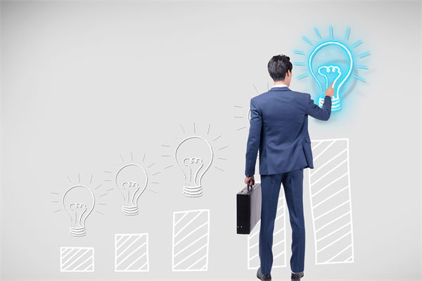 如何通過預算分析，識別企業運營中的潛在風險與機遇？