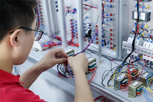 哪些行業人才火爆就業市場？人力資源管理有何啟發？