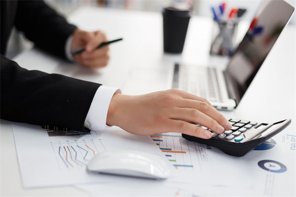 薪酬保密惹爭議，透明化管理能否化解員工信任危機？