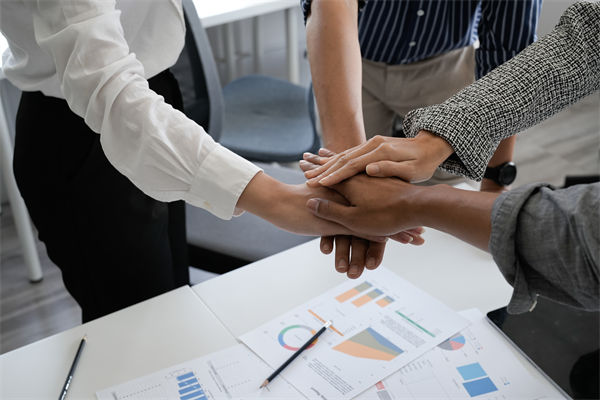 跨文化管理對企業(yè)全球化戰(zhàn)略實施的影響及應對策略？