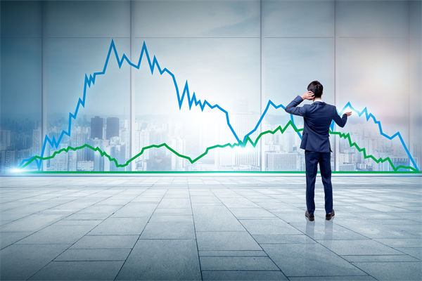 員工績效不佳，是應該立即解雇還是給予改進機會？