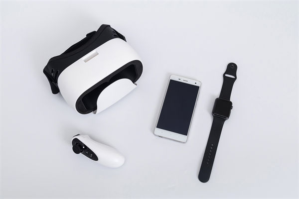 在滾動預算模式下，如何確保預算的連續性和前瞻性？