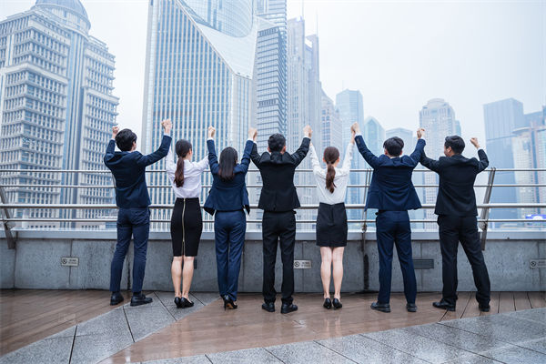 29歲男演員退圈回老家趕集擺攤，人力資源怎么看？