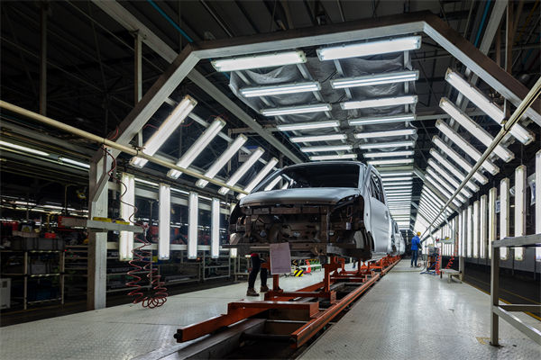 制造業管理分析：外貿廠家緊急召回員工三班倒趕工