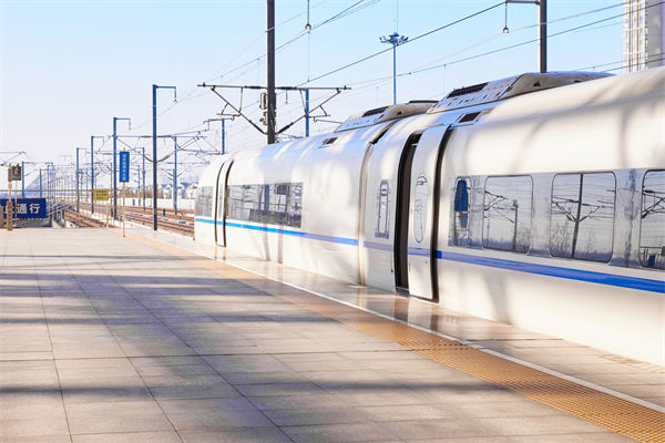 美國為什么沒有中國那樣的高鐵？是哪些方面限制了？