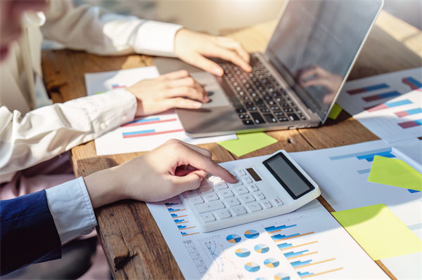 榴蓮價(jià)格暴跌50%，有人買(mǎi)了50箱，預(yù)算管理怎么看？