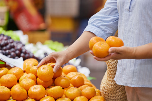 榴蓮價(jià)格暴跌50%，有人買(mǎi)了50箱，預(yù)算管理怎么看？