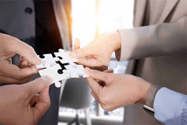 把頂層設計和問計于民統一起來，對企業戰略的啟示