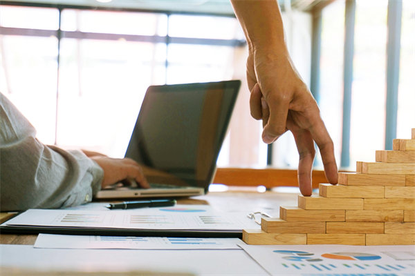 哪個年度經營計劃管理咨詢公司最可靠，可助企業落地目標？